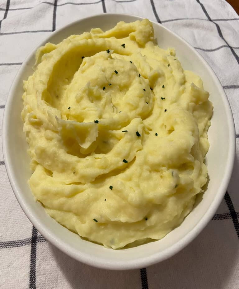 Buttery Mashed Potatoes with Chives