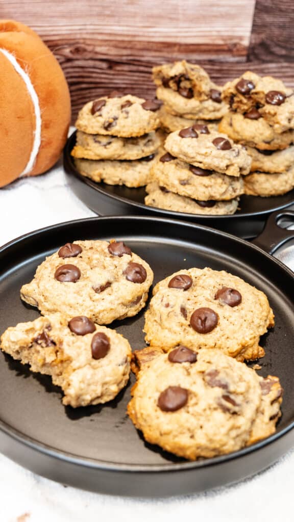 Pumpkin Chocolate Chip Oatmeal Cookies