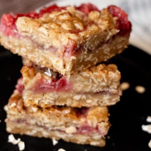 easy strawberry oatmeal bars
